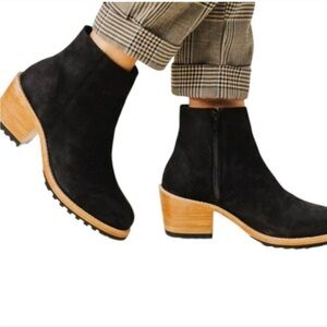 Portland Leather Patina black ankle booties New in box